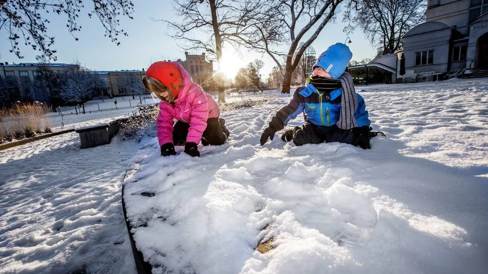 Vilma och Jacob klarar kylan ganska bra.