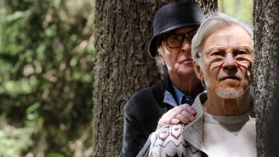 Två gamla vänner semestrar tillsammans i Alperna i Paolo Sorrentinos "Youth". Michael Caine och Harvey Keitel spelar huvudrollerna. Pressbild.