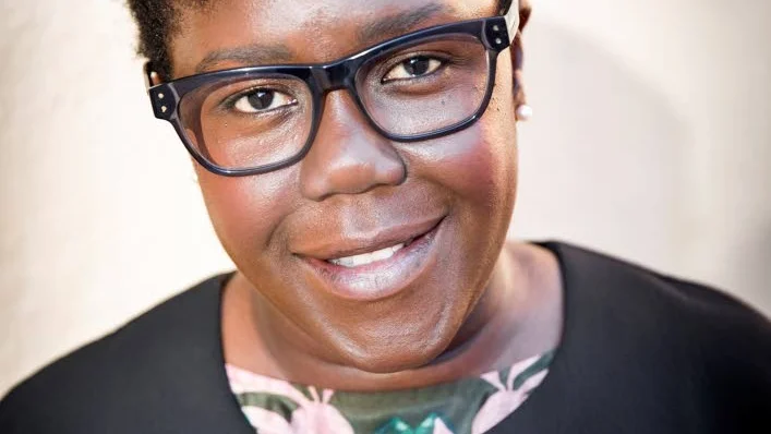 "Alla uttryck för afrofobi som finns i dag föddes i samband med slaveriet" , säger Maureen Hoppers från Axfoundation.