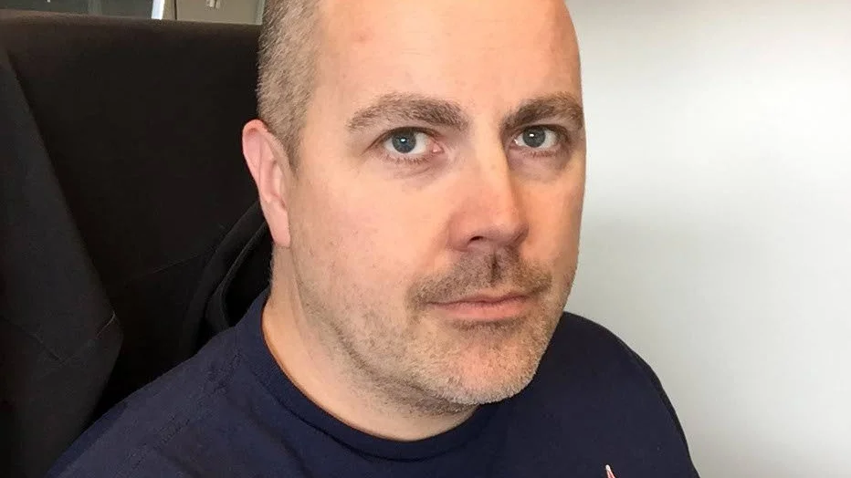 Daniel Erkstam vet hur man får hur en Facebookgrupp i Knivsta.
