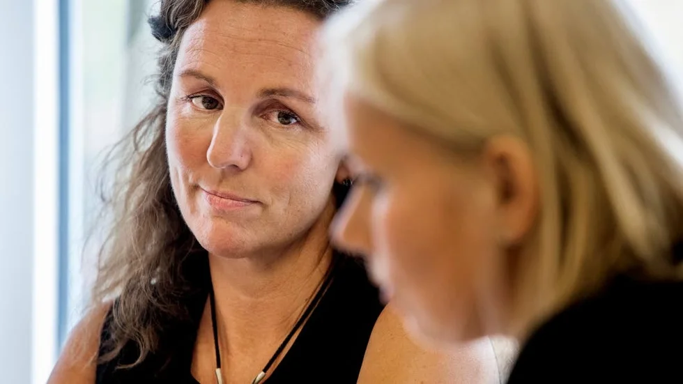 Överens. Louise Plobeck, ordförande i Lärarförbundet är nöjd men hade velat att fler skulle omfattas av löneökningen, här med kommunalrådet Caroline Andersson (S) i profil.