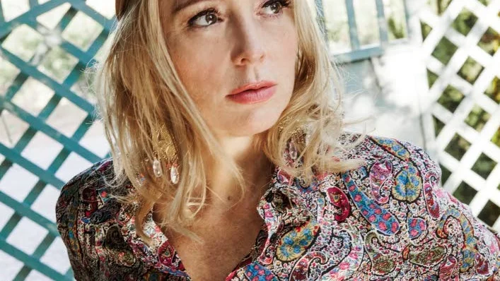 Svenska. Just nu är Lisa Ekdahl inriktad på att skriva sångtrextern apå modermålet.
