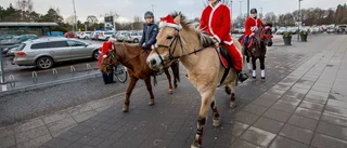 Ridande jultomtar i Gränby