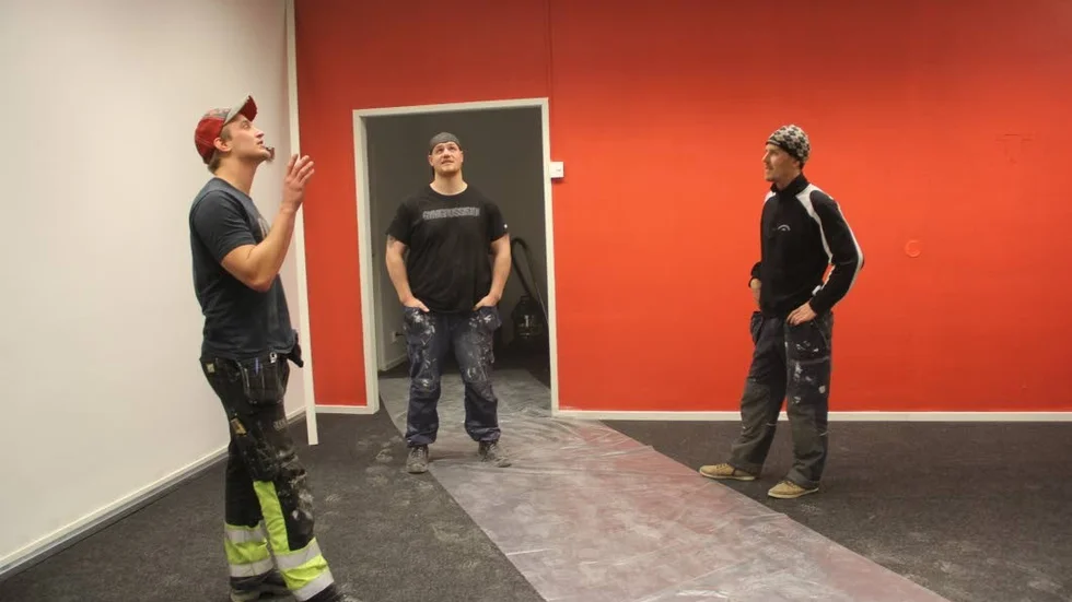 Nytt gym. Christoffer Larsson, David Wallström och Filip Karlsson är i full gång med renoveringen av lokalen i Gimo Galleria.