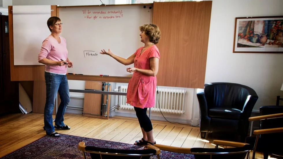 Feedback ger resultat. För organisationskonsulterna Anna Widhe och  Ingrid Carell är ett bra arbetsklimat lika viktigt som företagets verksamhetsmål.