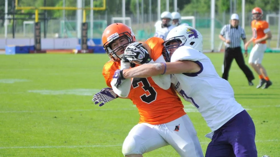 Kasper Hedeland fångar en lång passning och gör touchdown.