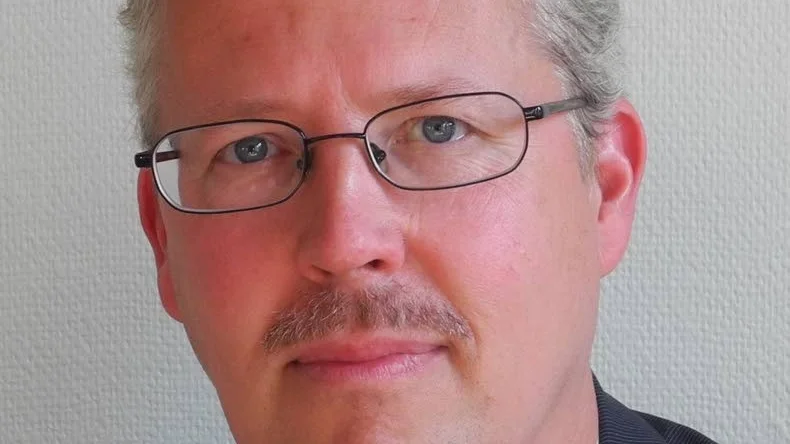 Erik J Olsson