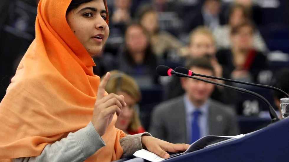 Belönad. Malala Yousafzai talar för EU-parlamentet i Strasbourg i samband med utdelningen av Sakharovpriset. Malala kan lära oss elever att sätta värde på skolan, tycker Agnes Osmund.