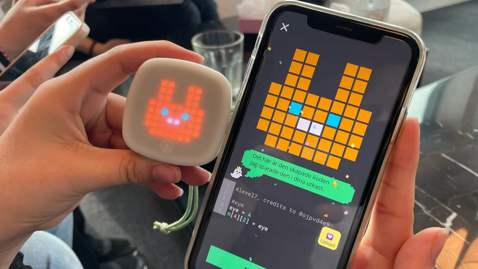 "Det fungerar som ett spel, typ", säger Zahra Alkurabi, som programmerat detta med programmet imagiLabs.