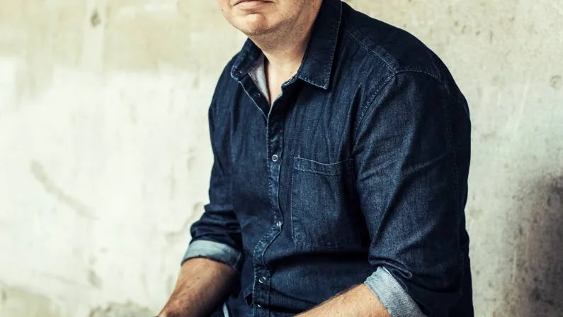 Uppsalaaktuell. Författaren Fredrik Backman befann sig redan som barn hellre i fiktiva världar än i den verkliga.