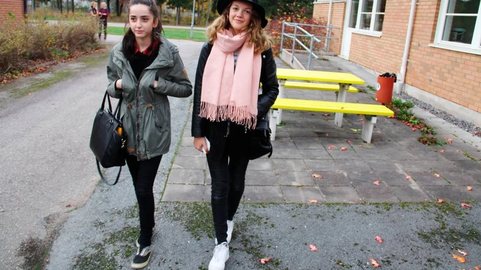 Eleverna Sawdah Sahini (tv) och Nathalie Gabrielsson har ganska bra koll på vilket gymnasieprogram de ska välja.
