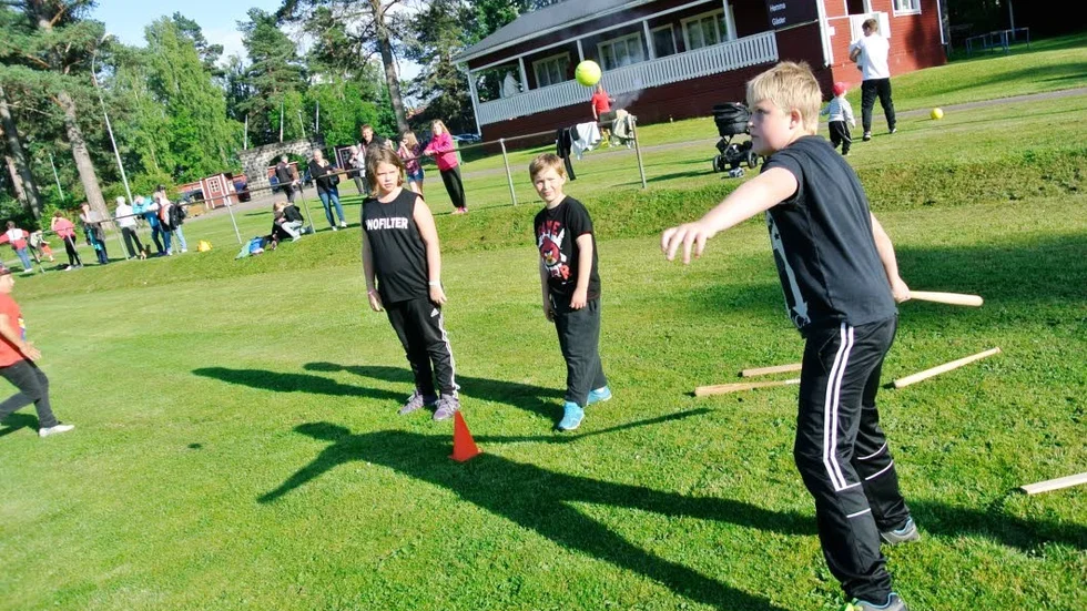 Segrare. Det yngre laget ska alltid avgå med segern, genom välspel och knepiga poängregler.