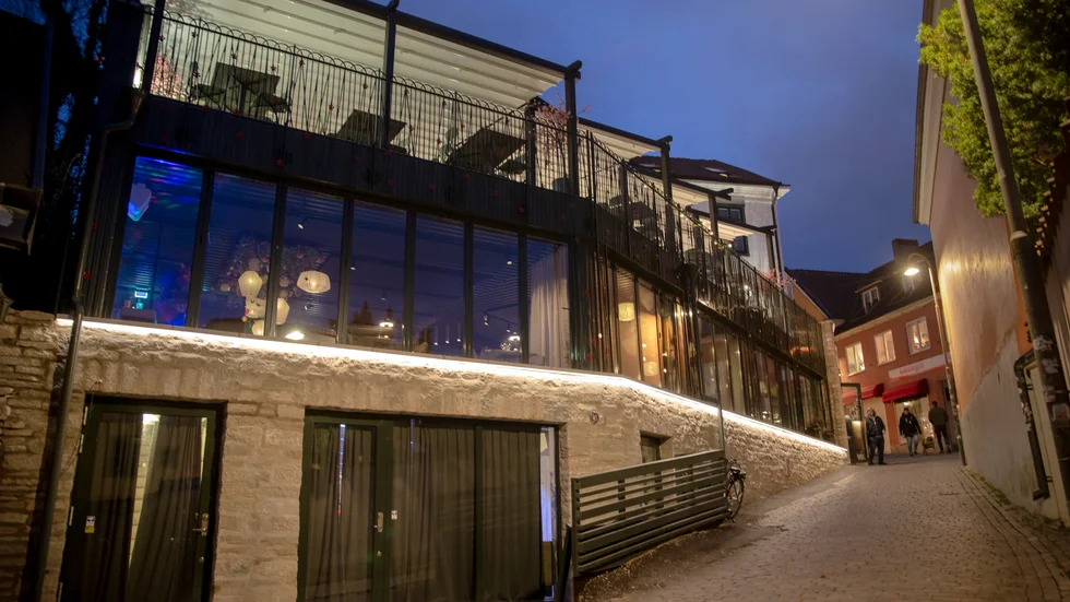 I källarplanet, eller den nedre av totalt tre våningar, i fastigheten Vinkeln 18, har restaurangen Kasai bedrivit verksamhet. Men just det utrymmet är angett som butiksyta enligt gällande bygglov.