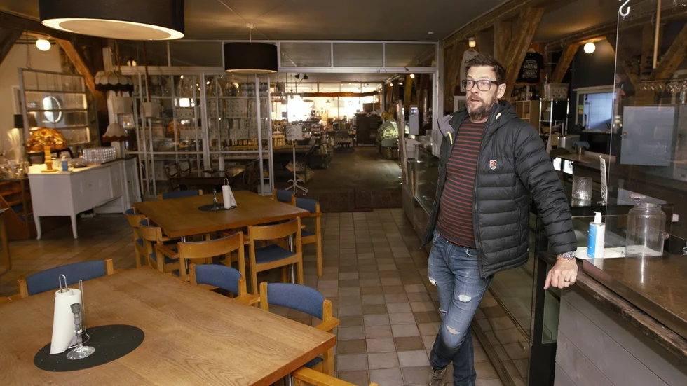 Staffan Linde ägare till Ladugård 206 är uppgiven. Han berättar att han till och med testat personer som aldrig tidigare arbetat i restaurangkök eftersom bristen är så stor. 