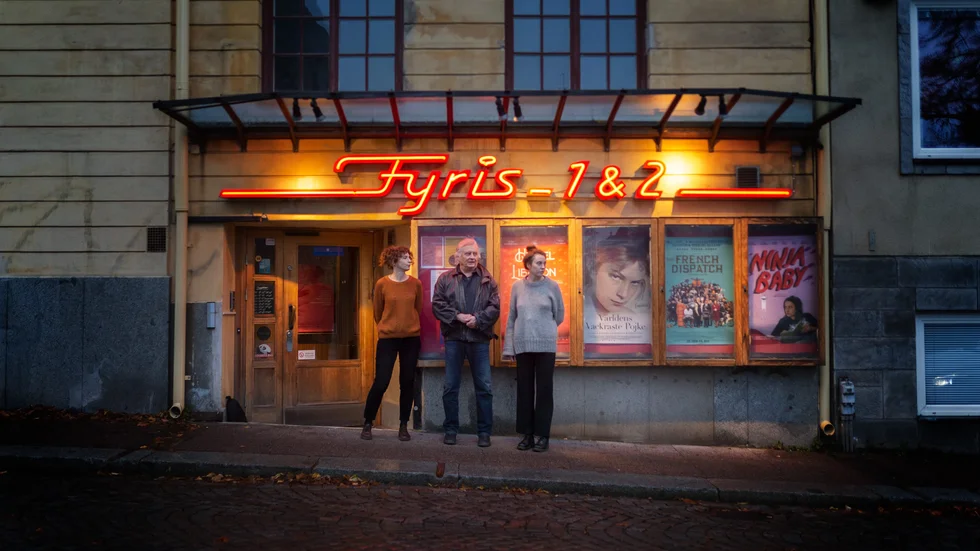 Karin Magnusson, Göran Arnell och Sofia Lindroth driver Fyrisbiografen som fyller 110 år 4 oktober. Göran Arnells farfar  David Arnell köpte biografen på 30-talet och gav den dess konstnärliga prägel som finns kvar än i dag.  