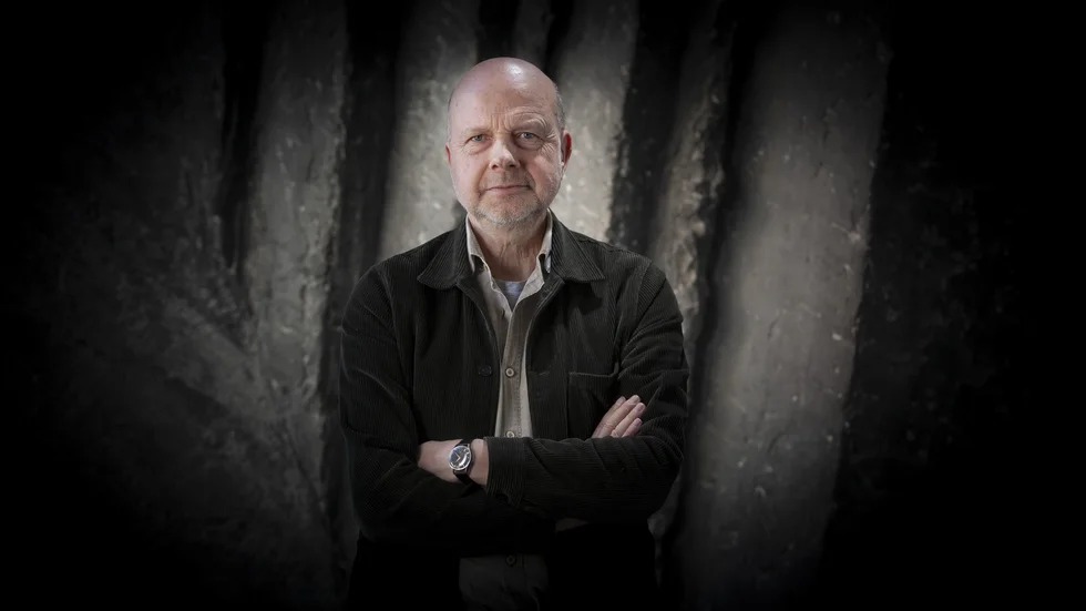 Gunnar Bolin äger en stillsam humor och han berättar lättsamt och underhållande om sina reportageresor till världens alla hörn i boken  ”Bibliotekarien i Magdeburg och andra berättelser ur ett radioliv”, menar Kurirens recensent.