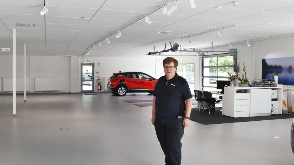 Roger Karlsson på Skobes berättar att det också är dåligt med bilar nu då det pågår årsmodellsbyten. 