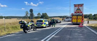 Två bilar i avfartskrock på gamla E4