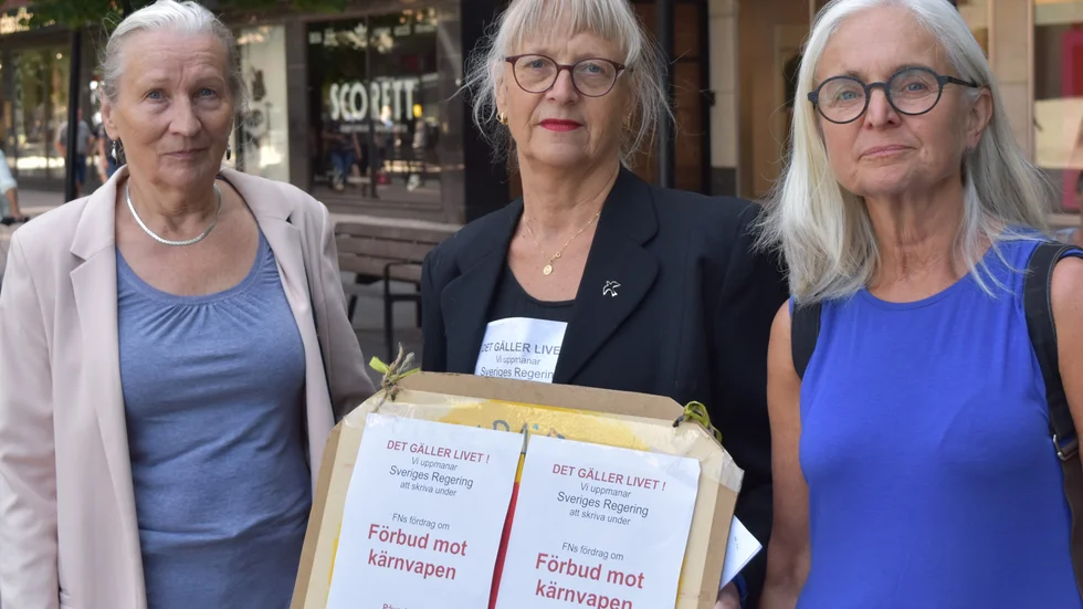 Inger Westman, Gunilla Bäckström och Pia Wernersson vill alla tre att Sverige ska ansluta sig till FN:s konvention mot kärnvapen.
