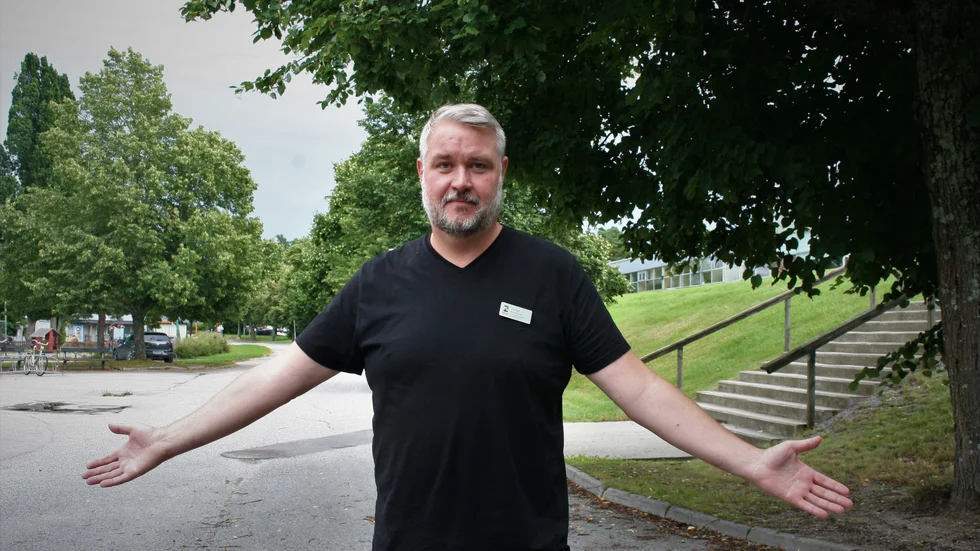 "Enligt statistik som finns ser vi att det är färre av de som inte har svenska som modersmål som vaccinerat sig, så vi ska se till att de får information på sitt hemspråk. Jag kän-ner att skolan har en roll att fylla genom att informera om vaccinationen", säger Johan Ahlqvist, rektor på S:t Eskil.