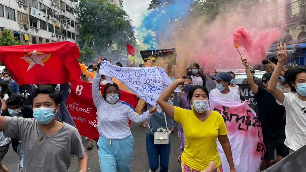 Studenter under protester i Rangoon i juli. Arkivbild.