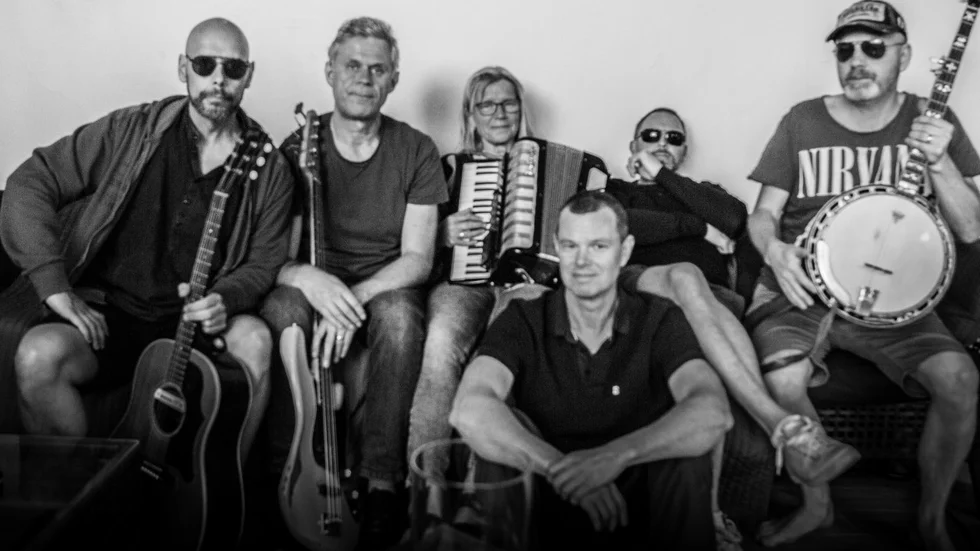 G.O.V.S från Nyköping består av: Stefan Hultman (sång), Bergljot Tvedten (dragspel), Mats Eriksson (gitarr), Göran Löfgren (bas), Urban Lindqvist (trummor) och Petter Wåhlberg (banjo, mandolin och tinwhistle). 