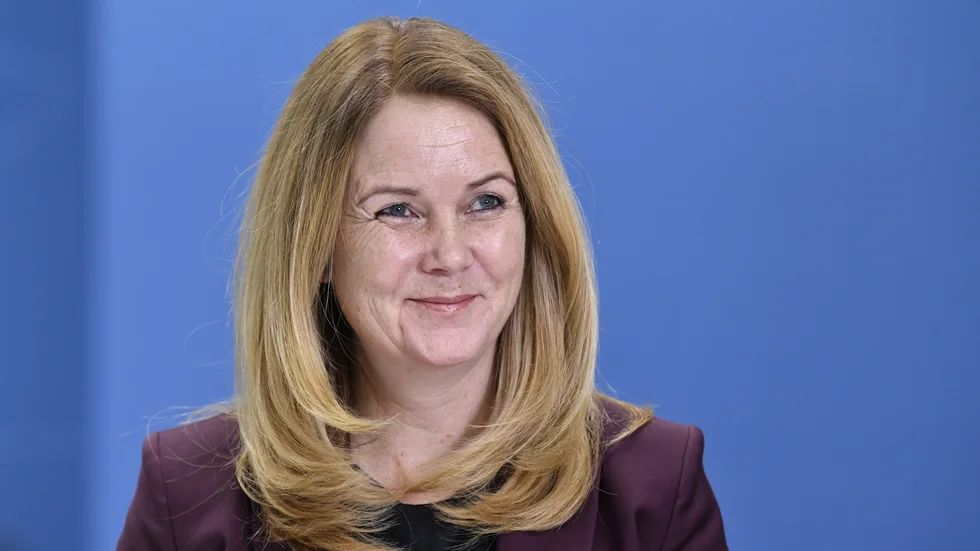 Landsbygdsminister Jennie Nilsson är med och inviger Arlas nya flispanna.