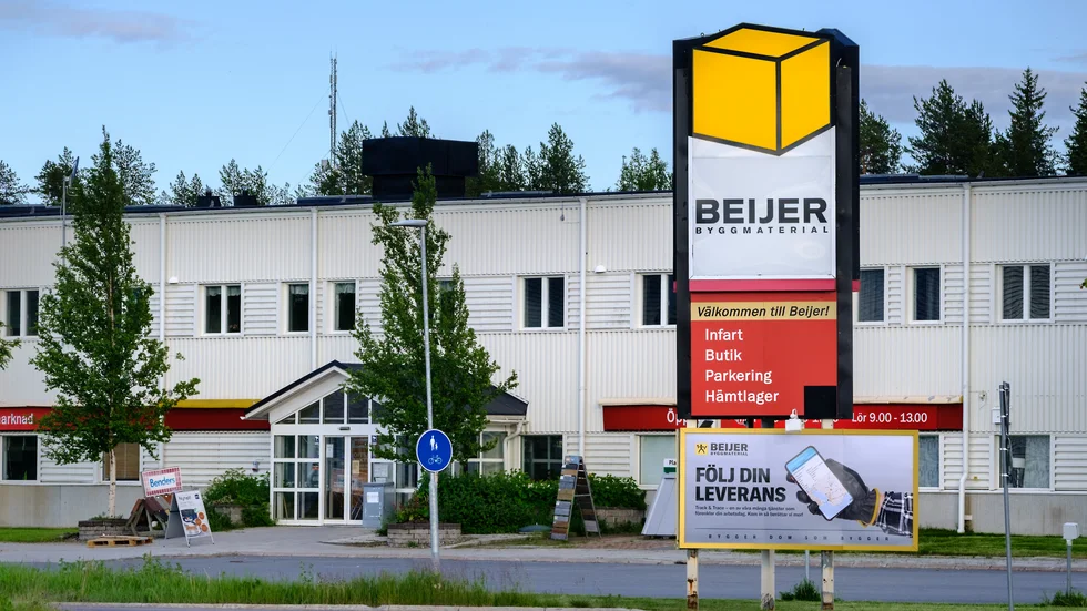 Sedan 1991 håller Beijer byggmaterial till efter Björkskataleden.