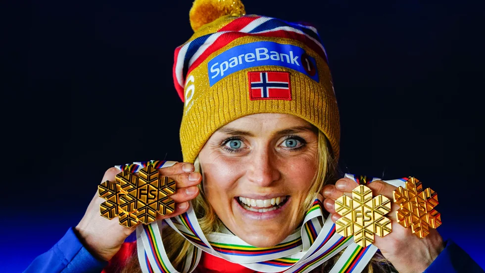Therese Johaug med sina fyra VM-guld i Oberstdorf förra säsongen. Arkivbild.