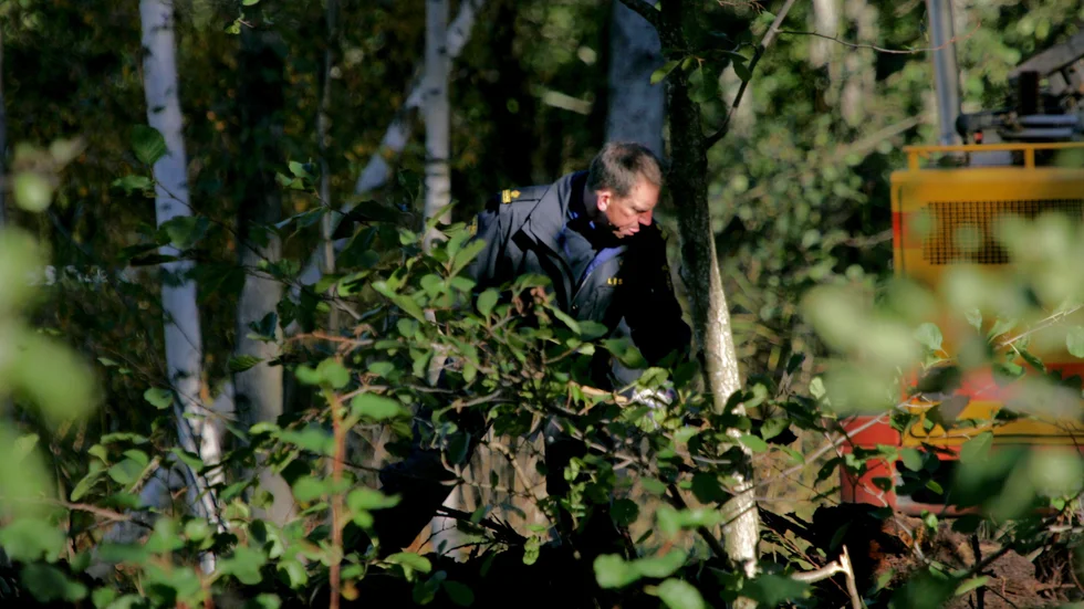 Bild från 2004 när polis sökte i Mariestadstrakten efter den försvunna kvinnan.