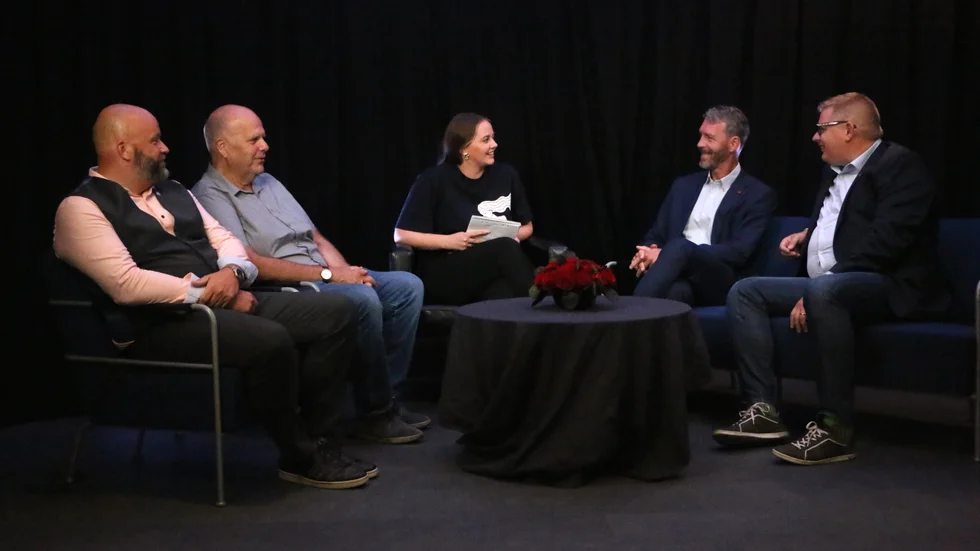 Patric Lundström (S), Sven-Gösta Pettersson (S), Kata Nilsson, Stefan Askenryd (S) och Jonas Lindberg (S) under utfrågningen som leddes av Nilsson.