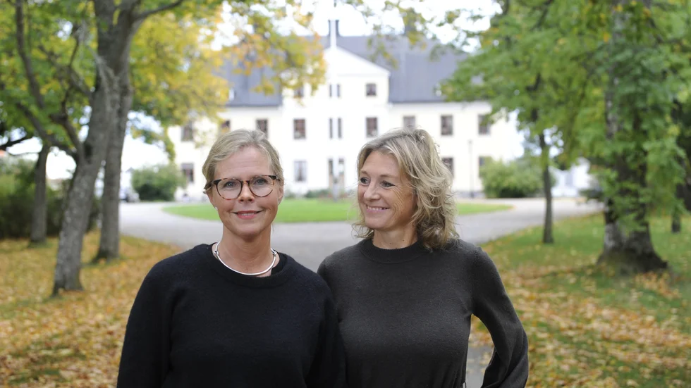 Anna och Karin Andersson bor på Åkerholm med sina familjer. Nu bjuder de in till en kväll om krukväxter.