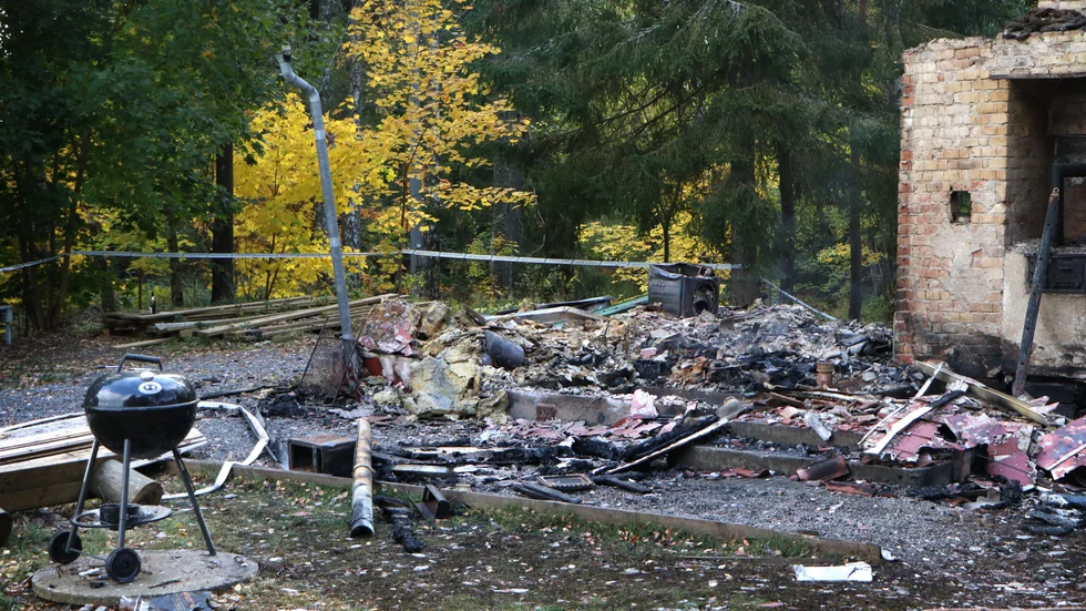Det har inte kunnat gå att finna några bevis på brandorsaken i den totalförstörda villan vilket gör att utredningen kring mordbrand nu läggs ned.