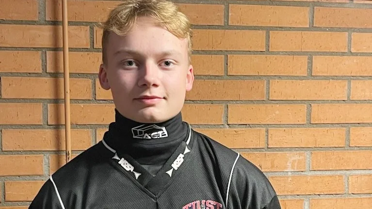 Junioren Ludvig Larsson flyttas upp till Tjust Bandys A-trupp.