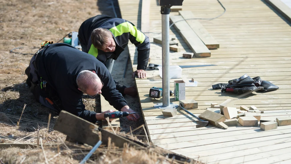 
Bygg- och bostadsmarknaden behöver långsiktigga åtgärder, skriver debattörerna.