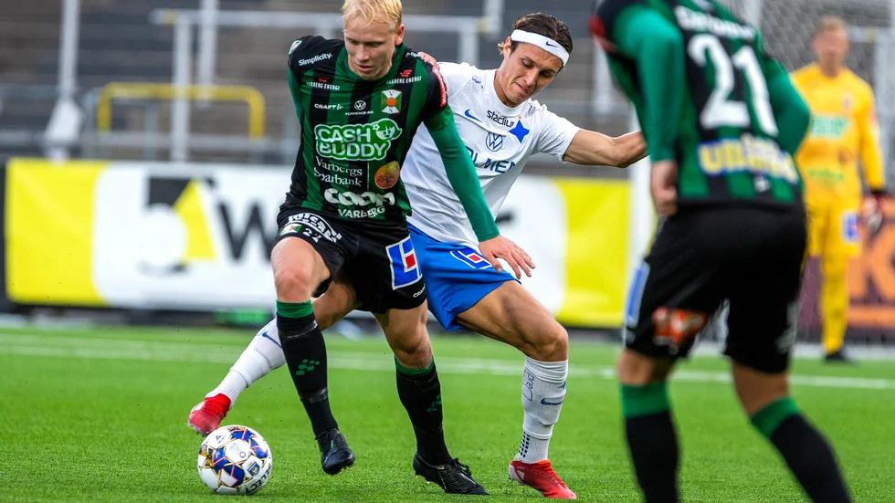 André Boman mot Jonathan Levi under IFK:s möte hemma mot Varberg. Snart möts lagen igen. I svenska cupen.
