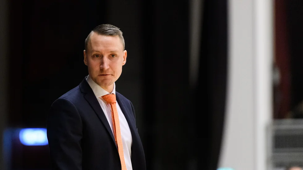 Mikko Riipinen får ge extra speltid till vissa spelare mot Oostende.