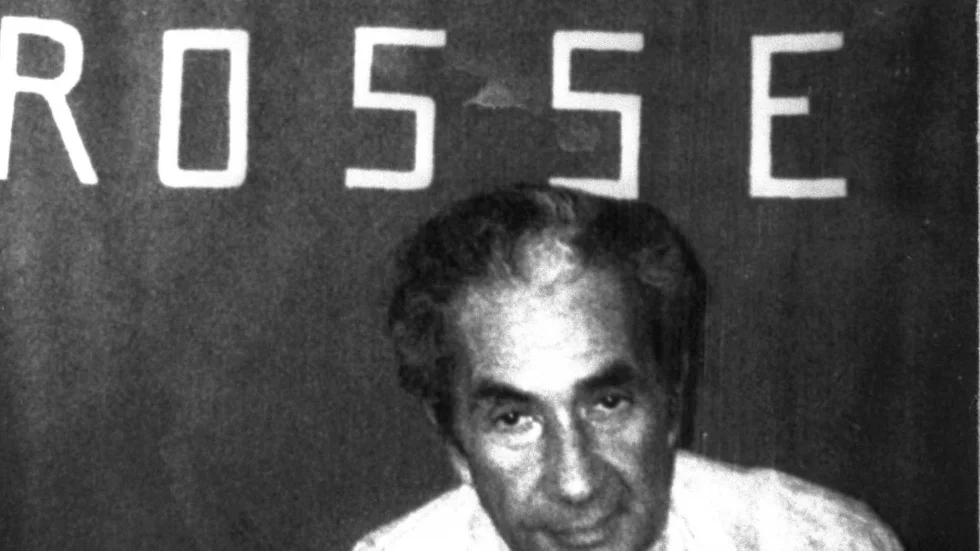 En bild släppt 1978 av den vänsterextrema terrororganisationen Röda brigaderna på den kidnappade och senare mördade kristdemokratiske politikern Aldo Moro.