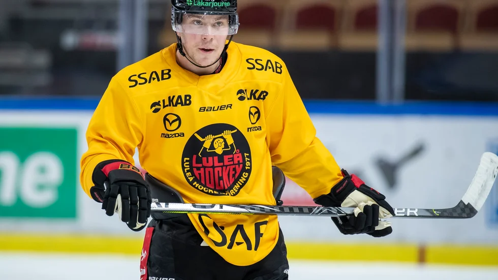 Erik Gustafsson tränade för fullt under onsdagen och kommer komma till spel i torsdagens hemmamatch mot Leksand.