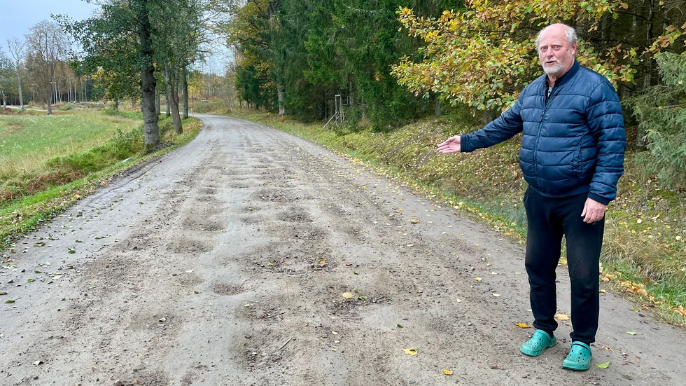 Rolf Gustavsson har tröttnat på den dåliga vägen förbi Barksätter. 