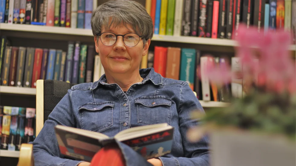 Den främsta anledningen till att läsningen är så viktig är att den kan forma barn till demokratiska samhällsmedborgare, menar Anne-Louise Gustafsson. Hon uppmanar föräldrar att läsa och samtala mer med sina barn. Mutor är okej, bara barnen läser, hävdar hon. Samtidigt ska läsningen vara lustfylld.