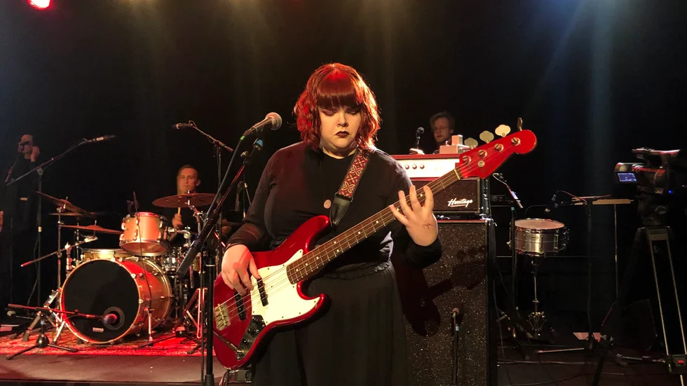 Irma Holmberg har följt brittiska Muse i tio år, sett dem live elva gånger och gjorde på tisdagen en hyllningsspelning i Acusticums black box till sina musikaliska favoriter.   