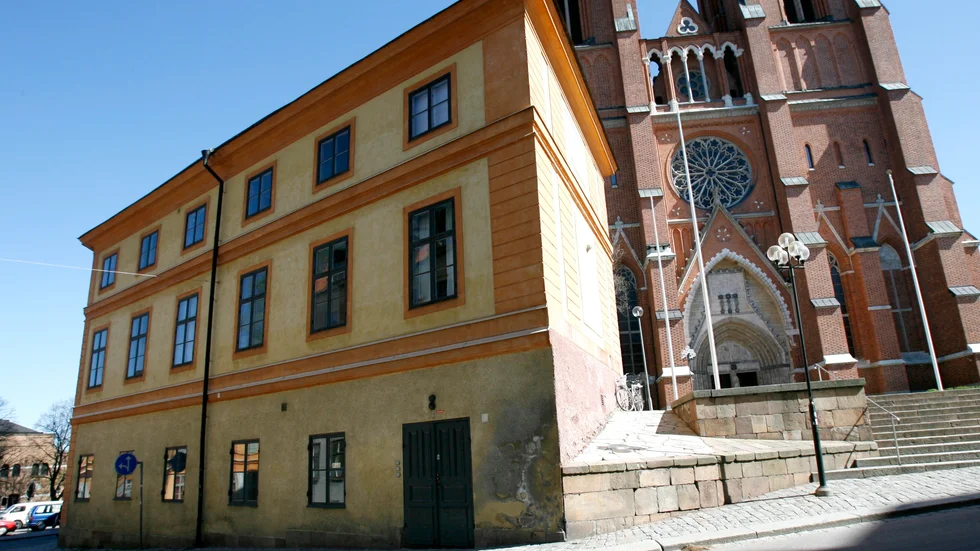 Varför är alla som vill förtidsrösta i kyrkovalet hänvisade till en enda lokal, skriver Hans Sylwan.
