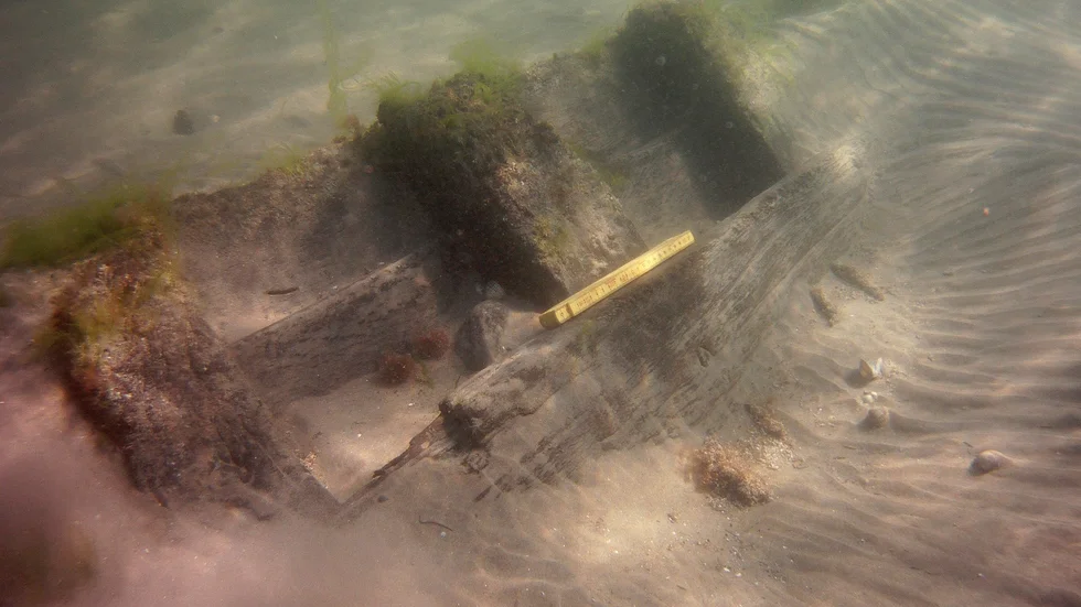Ett fartygsvrak från 1500-talet har hittats vid Skrea strand i Falkenberg.