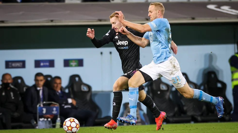 Malmö FF och Franz Brorsson (till höger) möter i kväll Chelsea på bortaplan i grupp H av Champions League. Arkivbild.