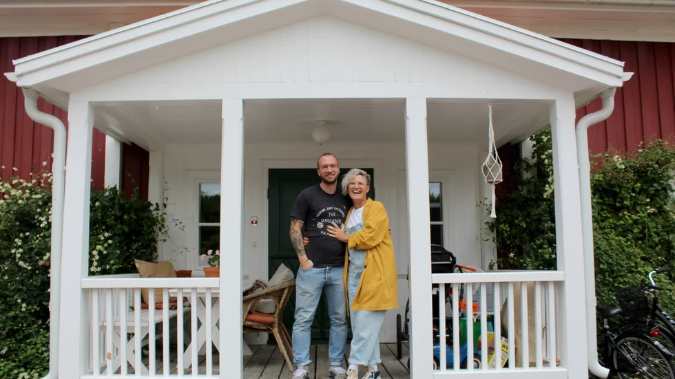 "Det är så himla roligt.", säger Mia och Sebastian Thelin om renoveringsresan i sitt hus i Lilla Vi, Djursdala. 