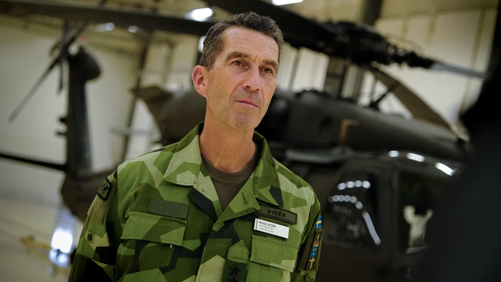 Micael Bydén säger att Försvarsmakten måste frigöra sig från gamla sätt att jobba. 