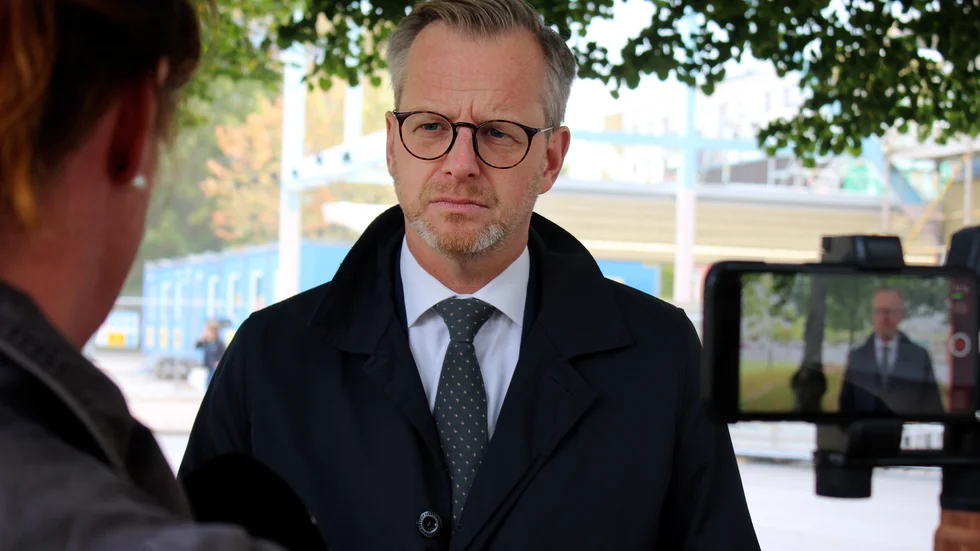 På sitt besök i Linköping blev Mikael Damberg uppdaterad om utredningsläget kring skjutningarna i Linköping. "Det går framåt, men mer måste komma fram", säger han. 
