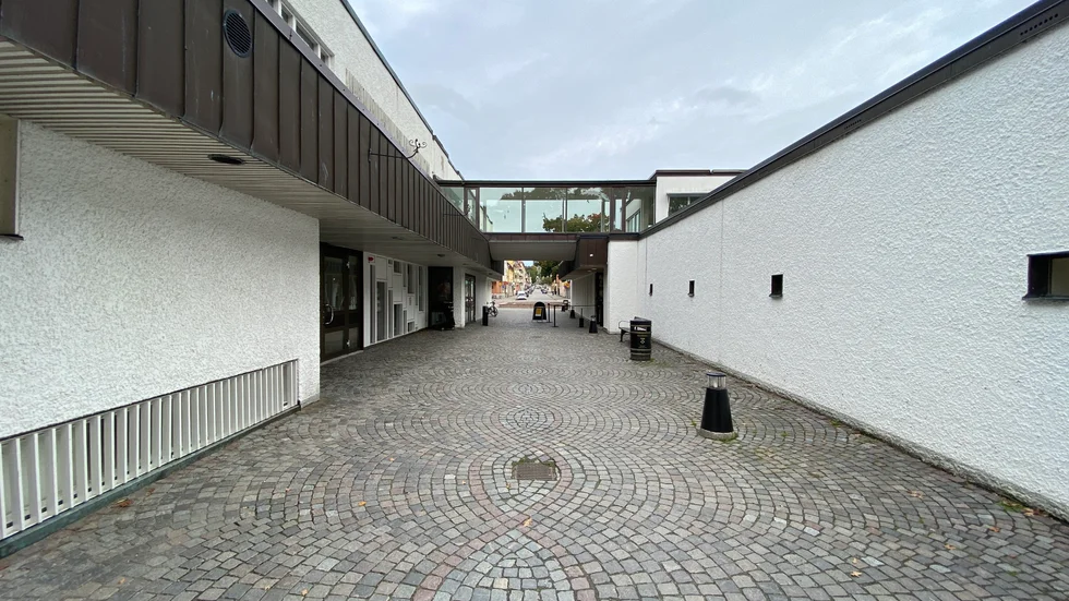 Moderaternas beslutsvånda kring kulturhuset Joar Blå bedöms kosta skattebetalarna 70 – 80 miljoner kronor, om beslutet någonsin fattas, skriver Jesper Enlundh.