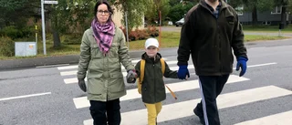 Höga hastigheter och otrygg övergång upprör – föräldrar oroade: "Jag har skrikit åt folk"